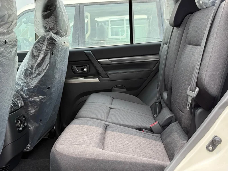 Mitsubishi Pajero (Imported) — фото 11