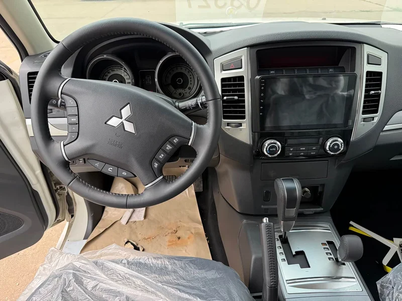 Mitsubishi Pajero (Imported) — фото 14