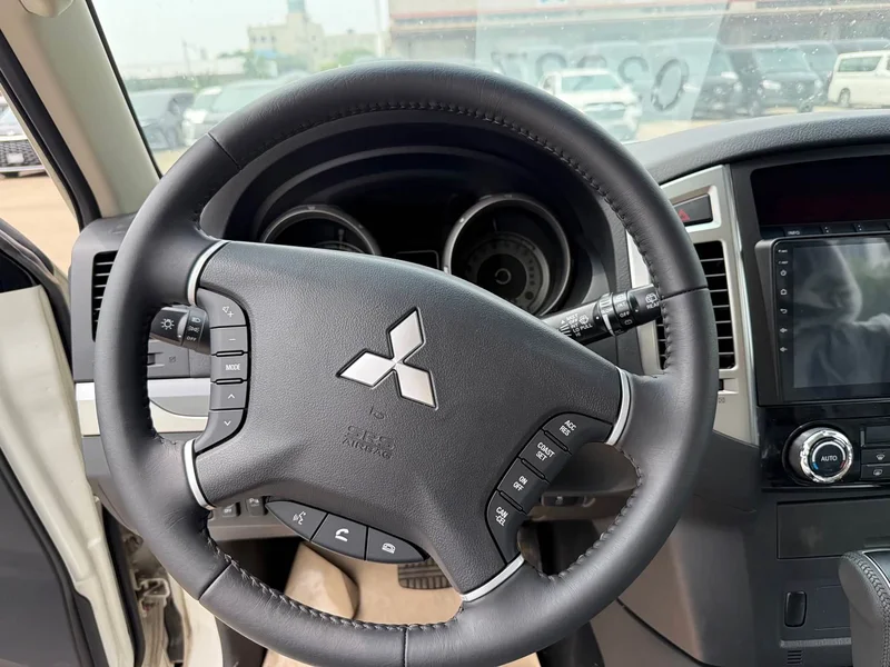 Mitsubishi Pajero (Imported) — фото 15