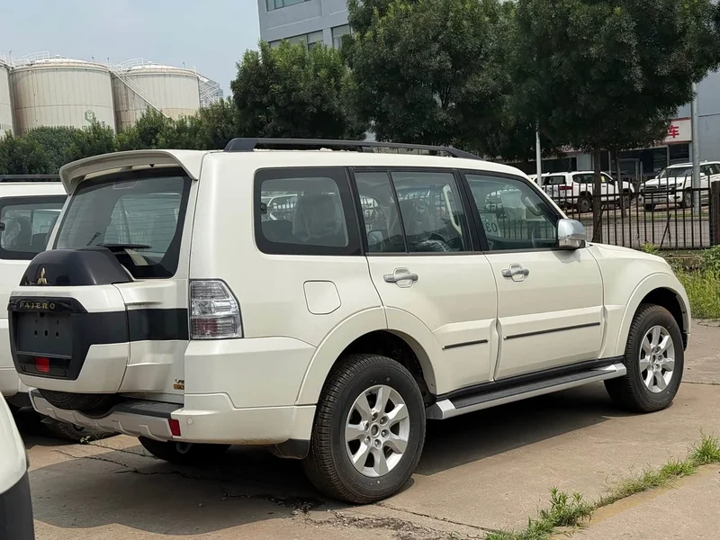 Mitsubishi Pajero (Imported) — фото 4