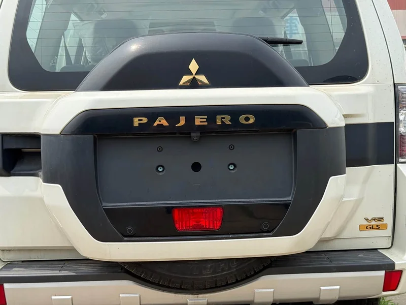 Mitsubishi Pajero (Imported) — фото 6
