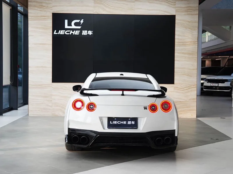 Nissan GT-R — фото 15