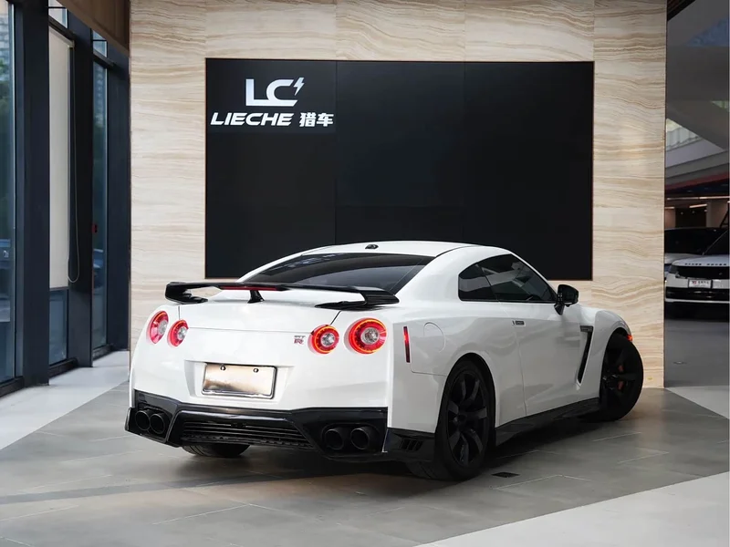 Nissan GT-R — фото 16