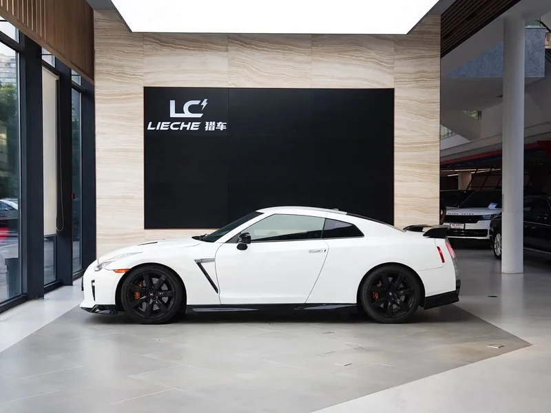 Nissan GT-R — фото 3
