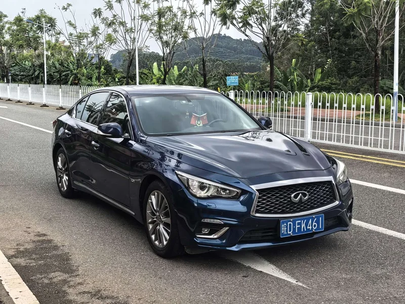 Infiniti Q50L — фото 1