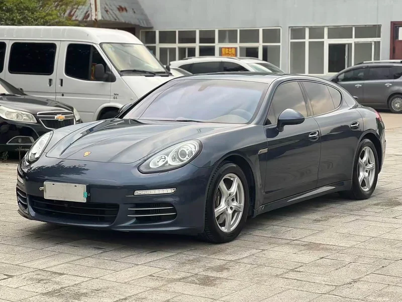 Porsche Panamera — фото 1