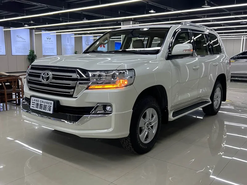 Toyota Land Cruiser (Imported) — фото 1
