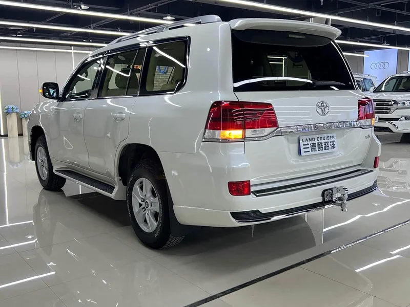 Toyota Land Cruiser (Imported) — фото 6