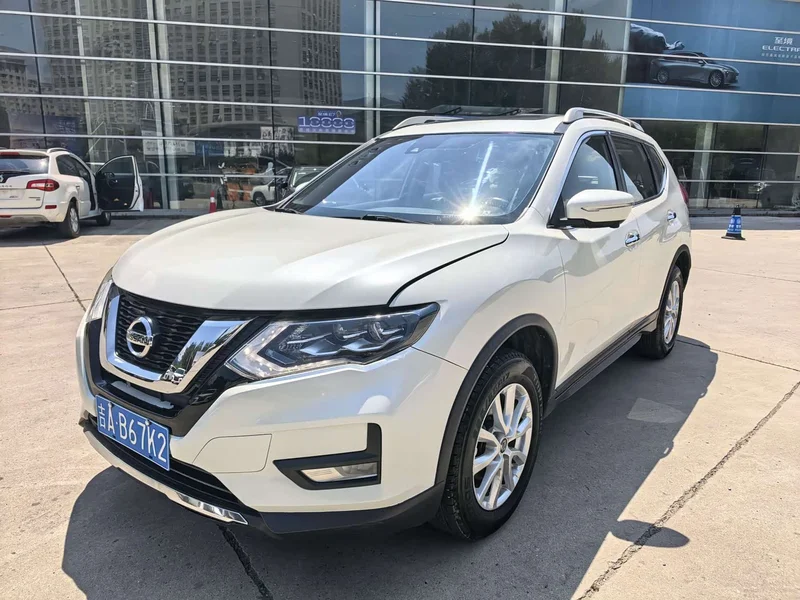 Nissan X-Trail — фото 1