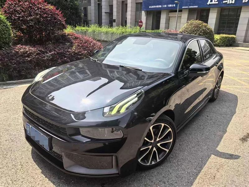 Lynk & Co 03