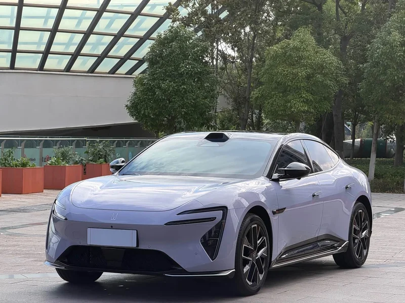Avatr 06