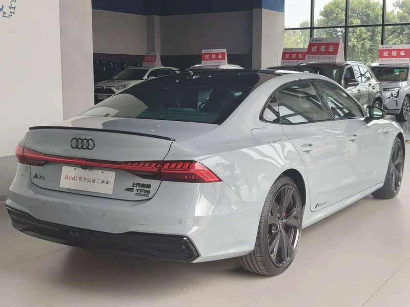 Audi A7L — фото 5
