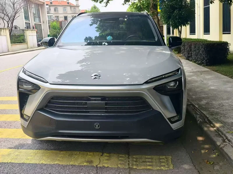NIO ES8