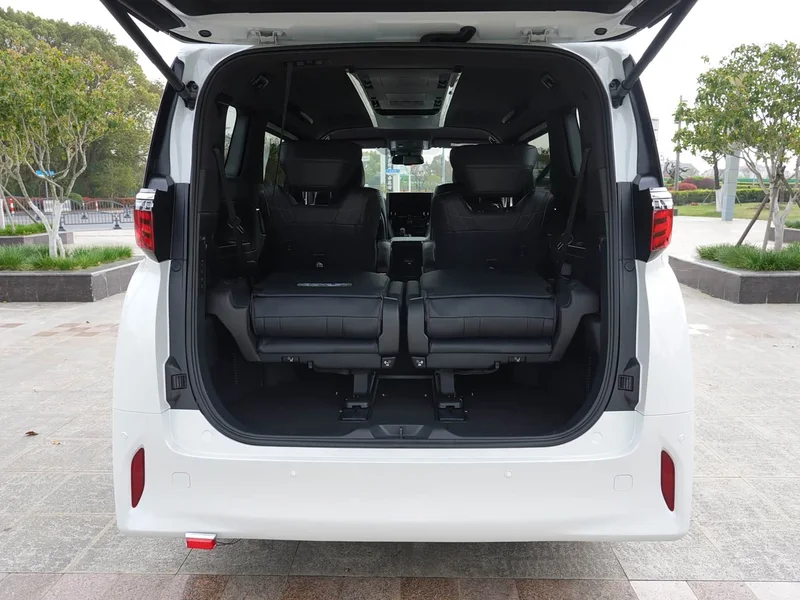 Toyota Alphard — фото 12