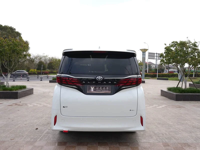 Toyota Alphard — фото 14