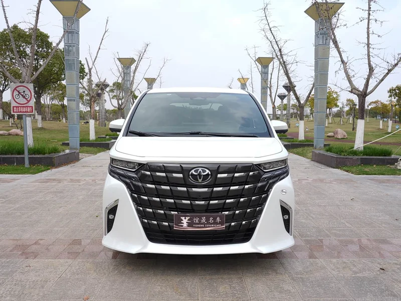 Toyota Alphard — фото 2