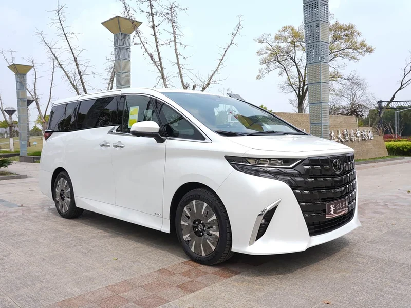 Toyota Alphard — фото 3