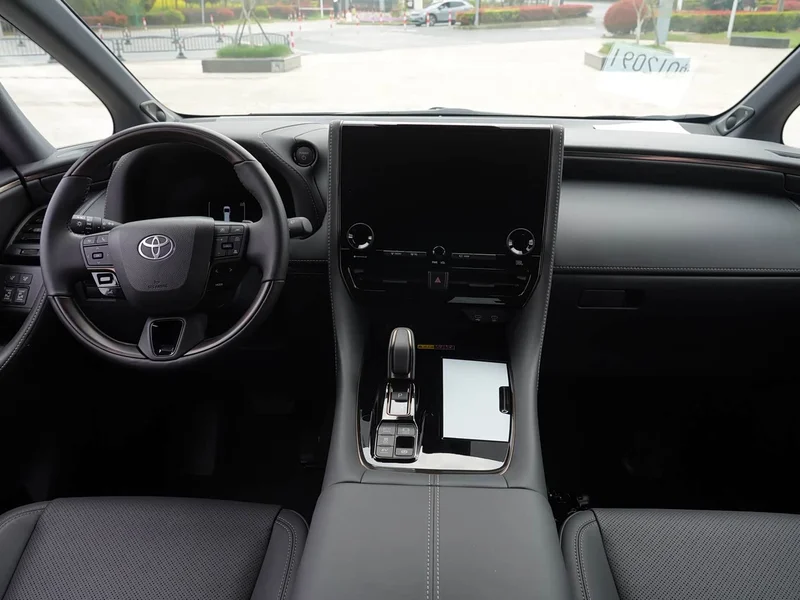 Toyota Alphard — фото 4