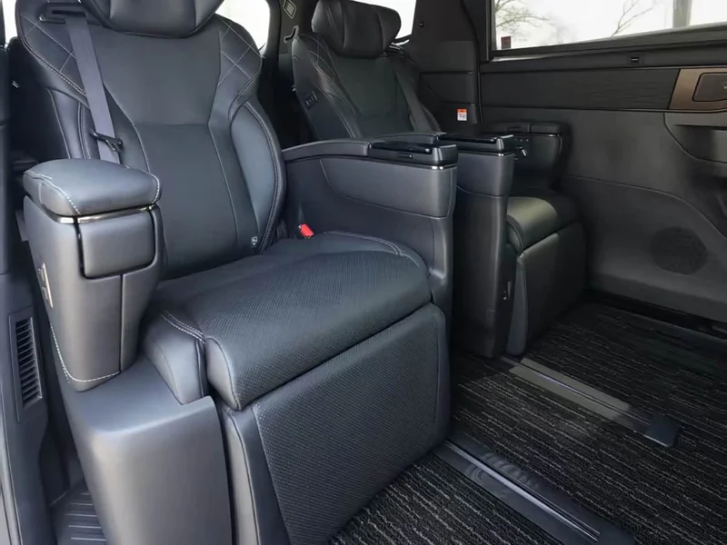 Toyota Alphard — фото 9
