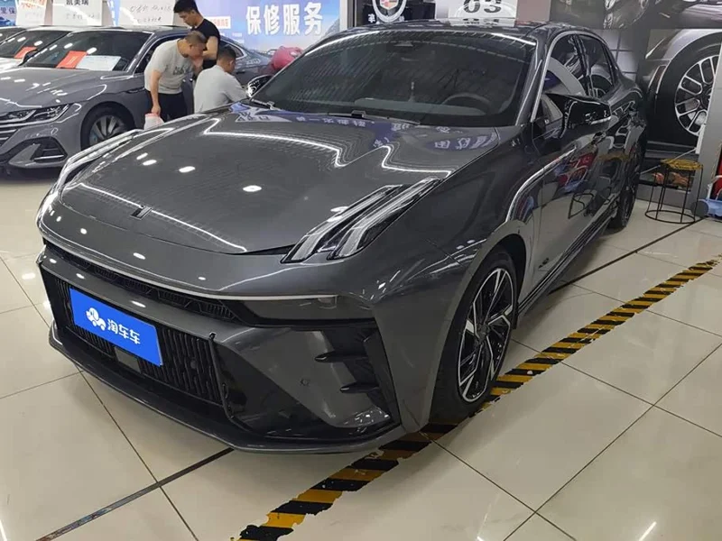 Lynk & Co 03