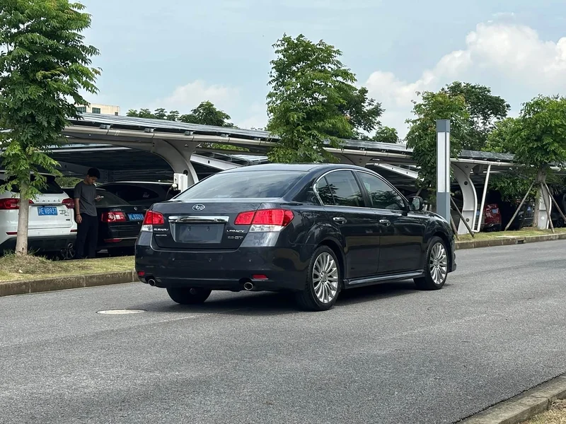 Subaru Legacy — фото 4