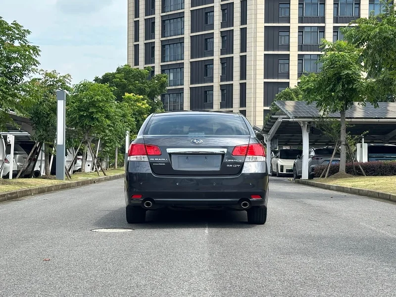 Subaru Legacy — фото 5