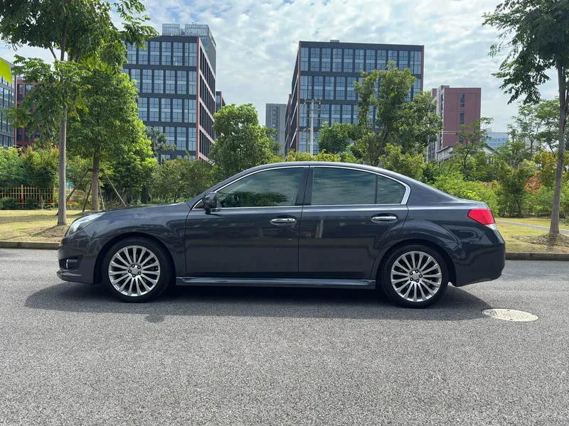 Subaru Legacy — фото 10