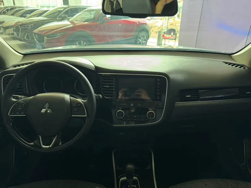 Mitsubishi Outlander — фото 13