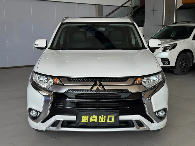 Mitsubishi Outlander — фото 2