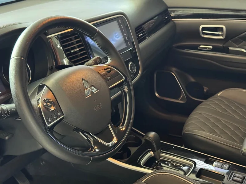 Mitsubishi Outlander — фото 10