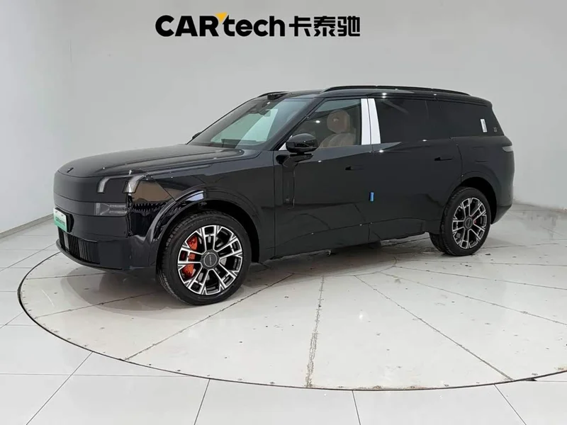 Lynk & Co 900