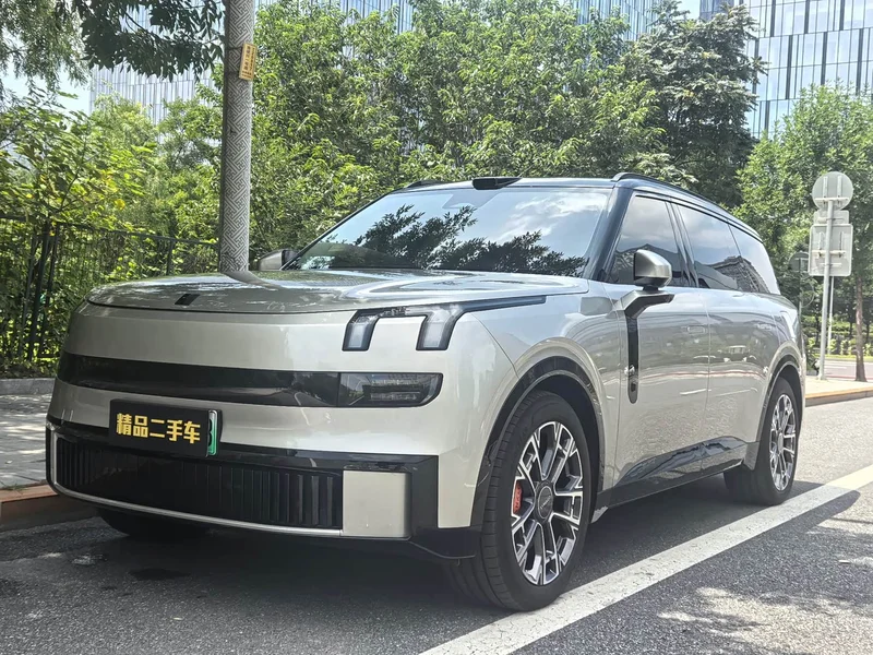 Lynk & Co 900