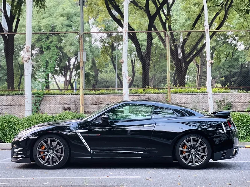 Nissan GT-R — фото 14