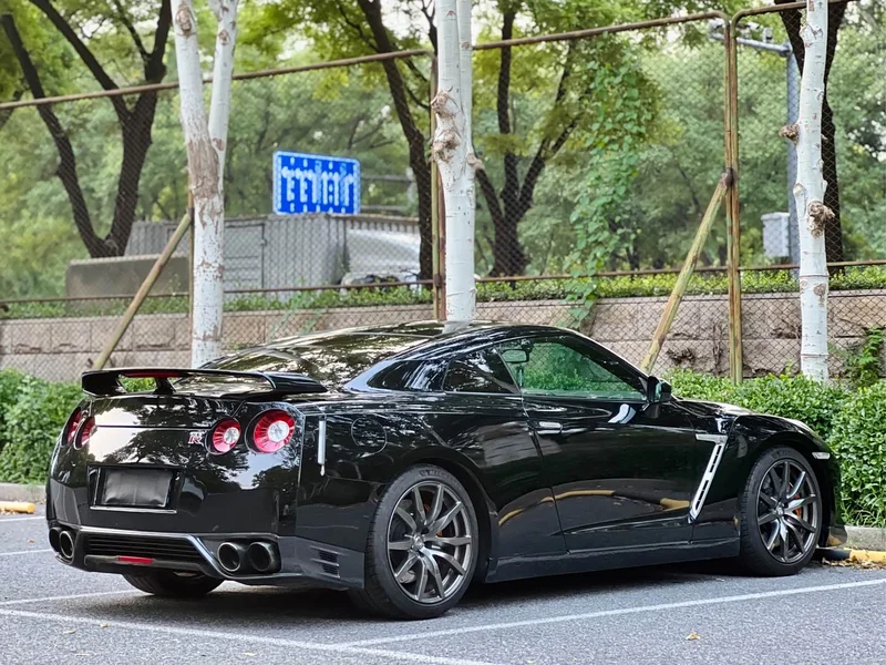 Nissan GT-R — фото 16