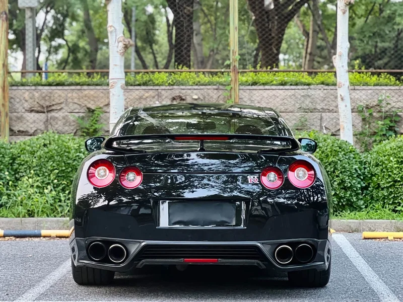 Nissan GT-R — фото 17