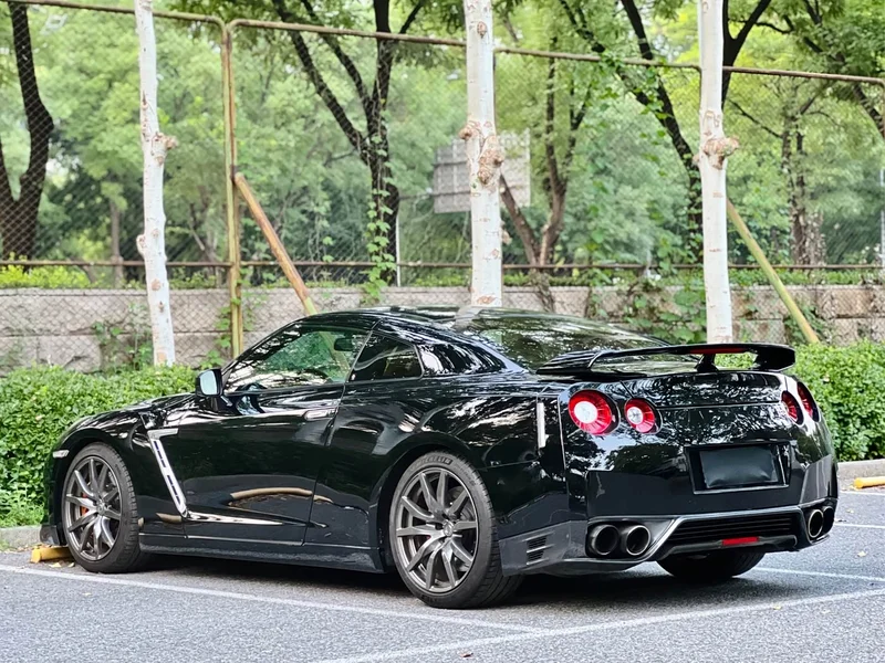 Nissan GT-R — фото 18