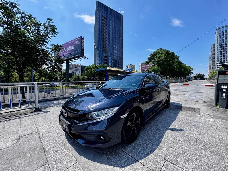 Honda Civic — фото 1