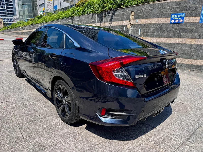 Honda Civic — фото 12
