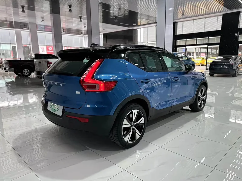 Volvo XC40 New Energy — фото 9