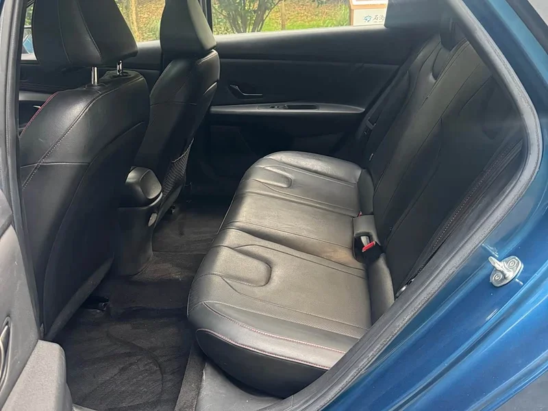 Hyundai Elantra — фото 12