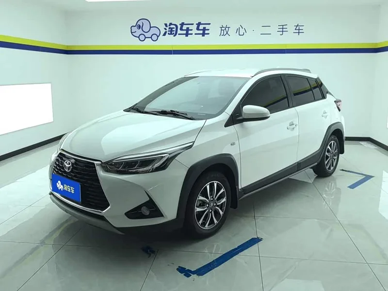 Toyota Yaris L — фото 1