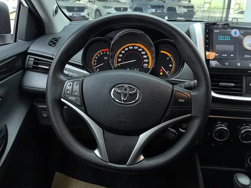 Toyota Yaris L — фото 15