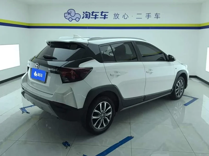 Toyota Yaris L — фото 3