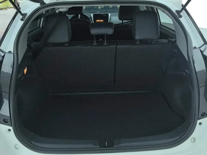 Toyota Yaris L — фото 4
