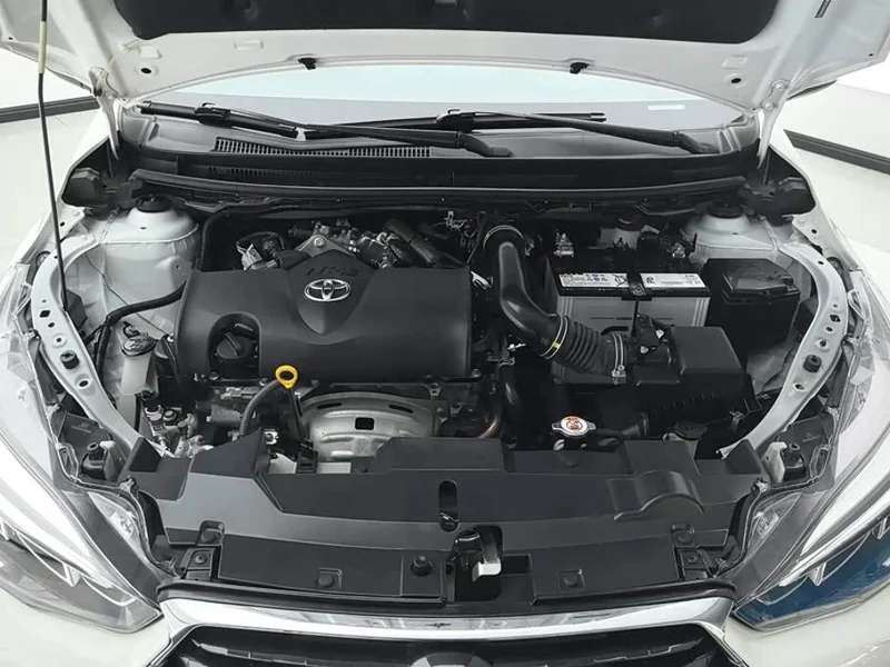 Toyota Yaris L — фото 10