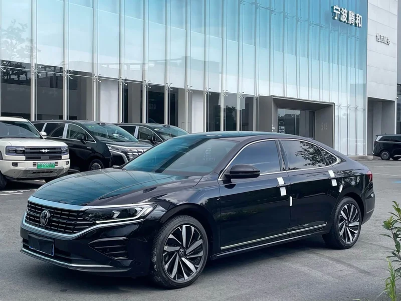 Volkswagen Passat — фото 1
