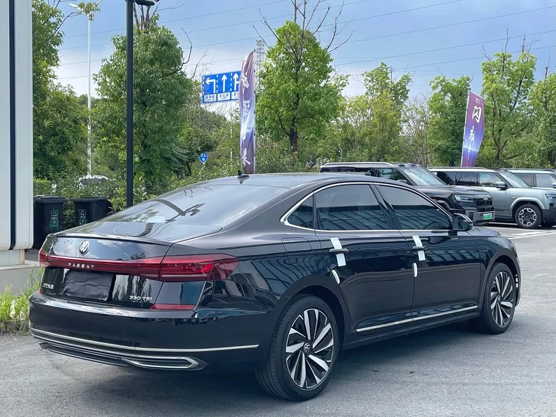 Volkswagen Passat — фото 19