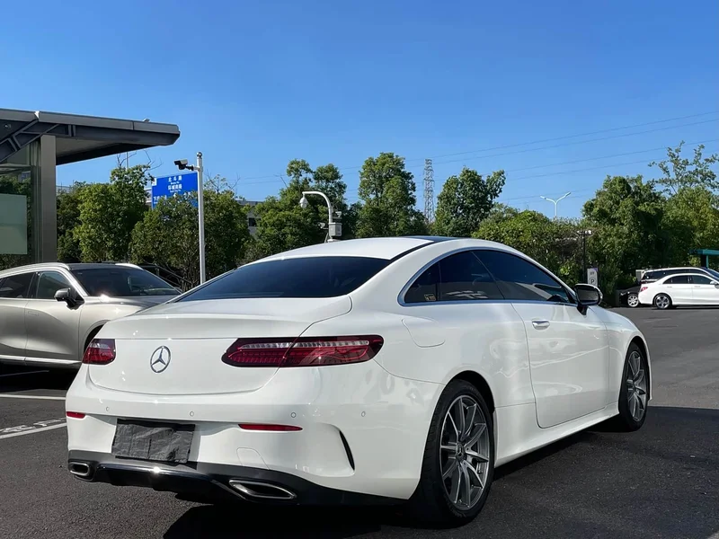 Mercedes-Benz E-Class (Imported) — фото 19