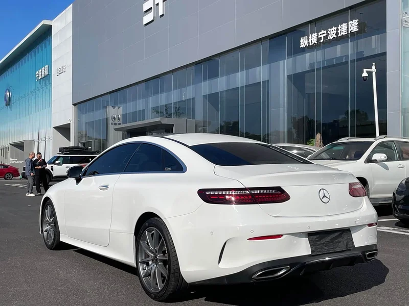 Mercedes-Benz E-Class (Imported) — фото 21