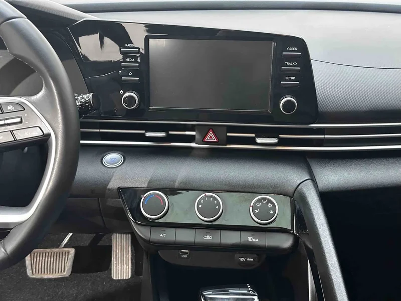 Hyundai Elantra — фото 11